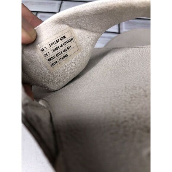 FitFlop White Pearl Shimmer Comfort Thong Sandals Women Sz 7M US/38EU I43-011 - Picture 12 of 16